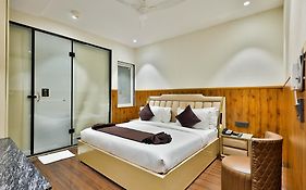 Clay Inn Hotels, Paschim Vihar